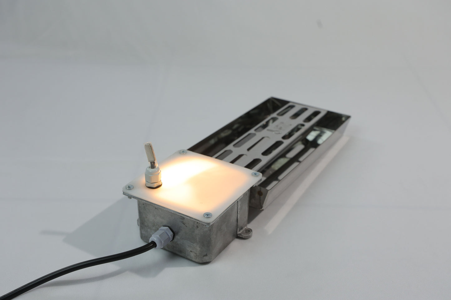 AQUECEDOR MATERNIDADE SUÍNOS (LEITÕES) COM SENSOR - 190 WATTS 220VOLTS